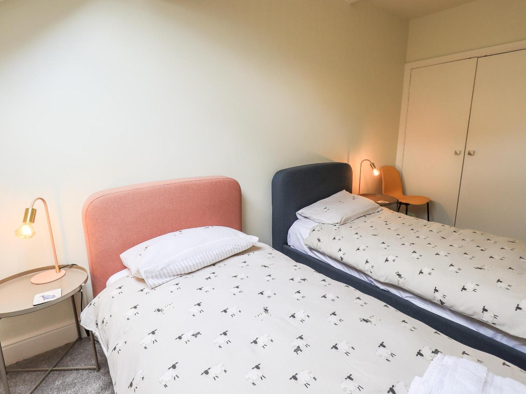 Windermere Crescent Apartment ภายนอก รูปภาพ